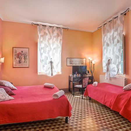 Antica Residenza Santa Chiara -City Center Lucca Bagian luar foto