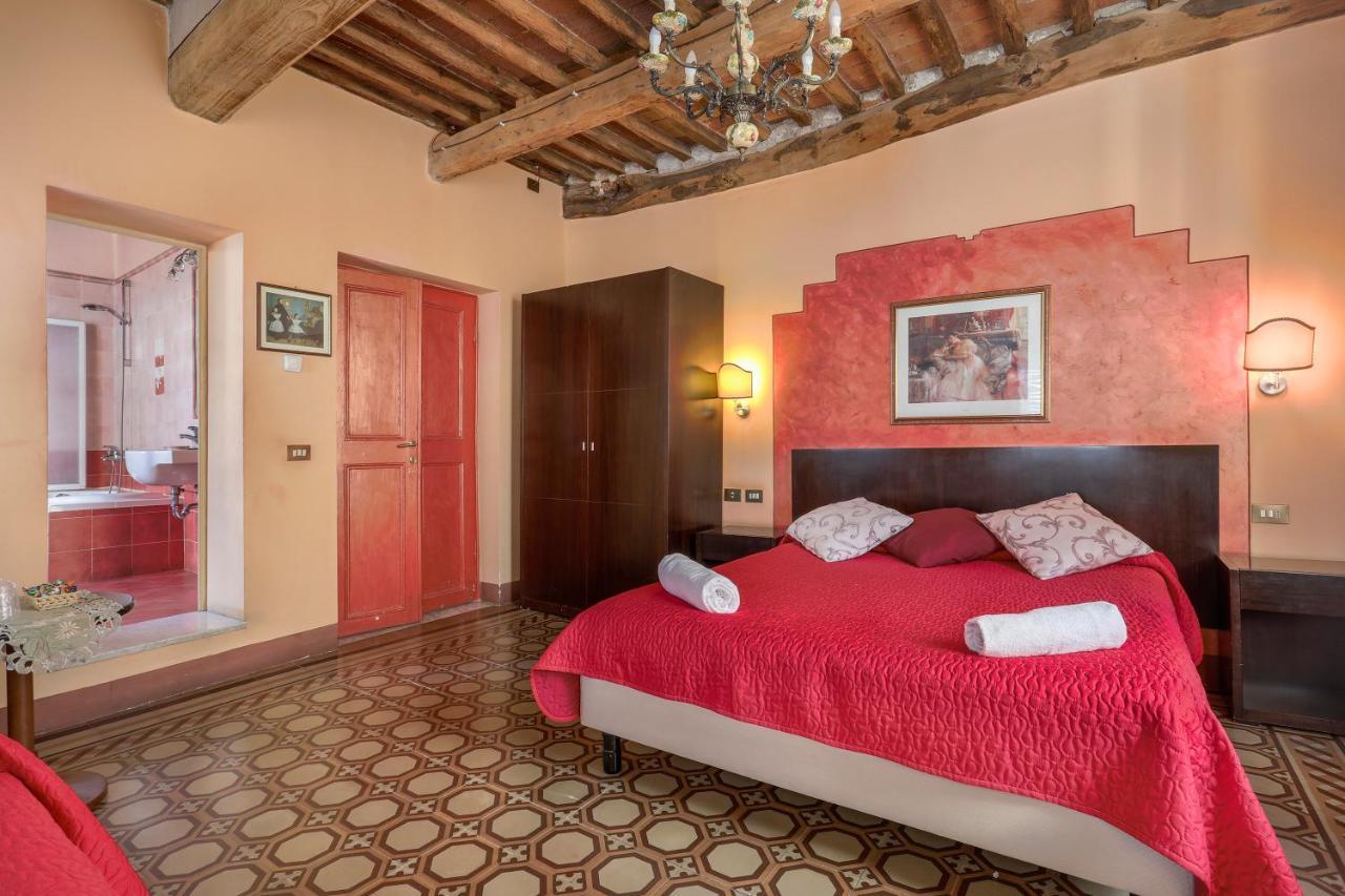 Antica Residenza Santa Chiara -City Center Lucca Bagian luar foto