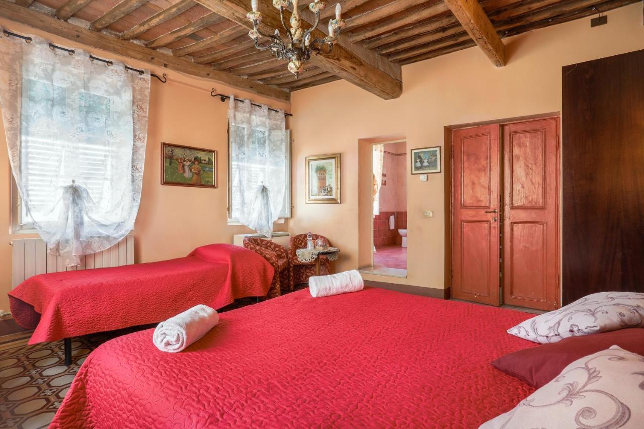 Antica Residenza Santa Chiara -City Center Lucca Bagian luar foto