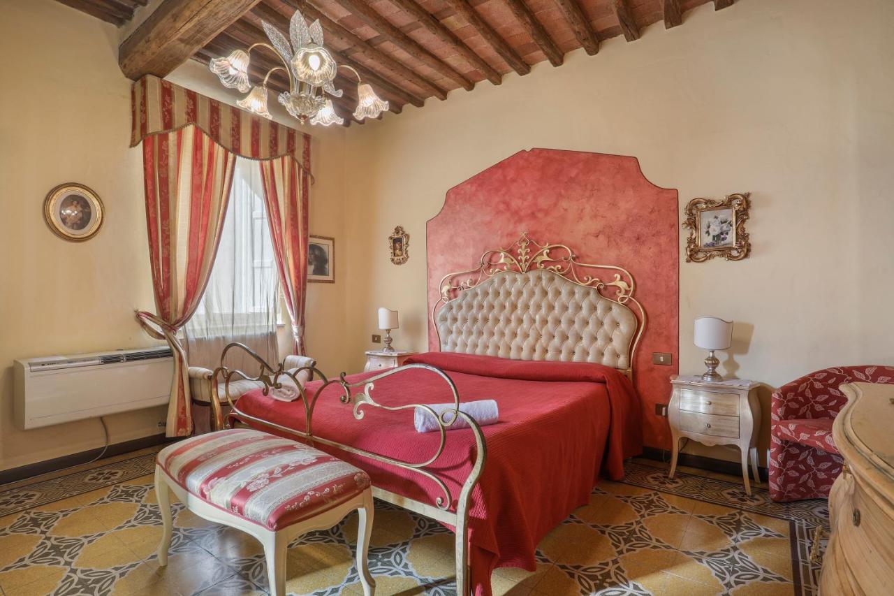 Antica Residenza Santa Chiara -City Center Lucca Bagian luar foto