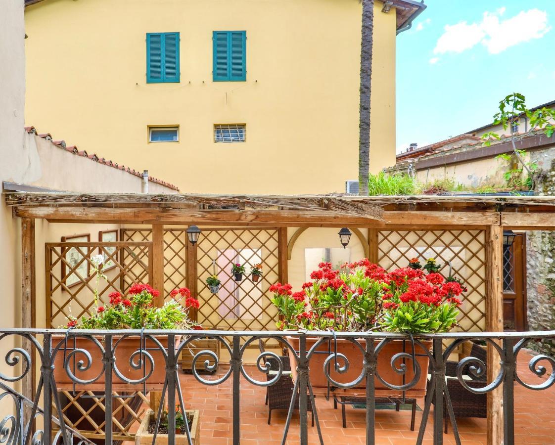 Antica Residenza Santa Chiara -City Center Lucca Bagian luar foto