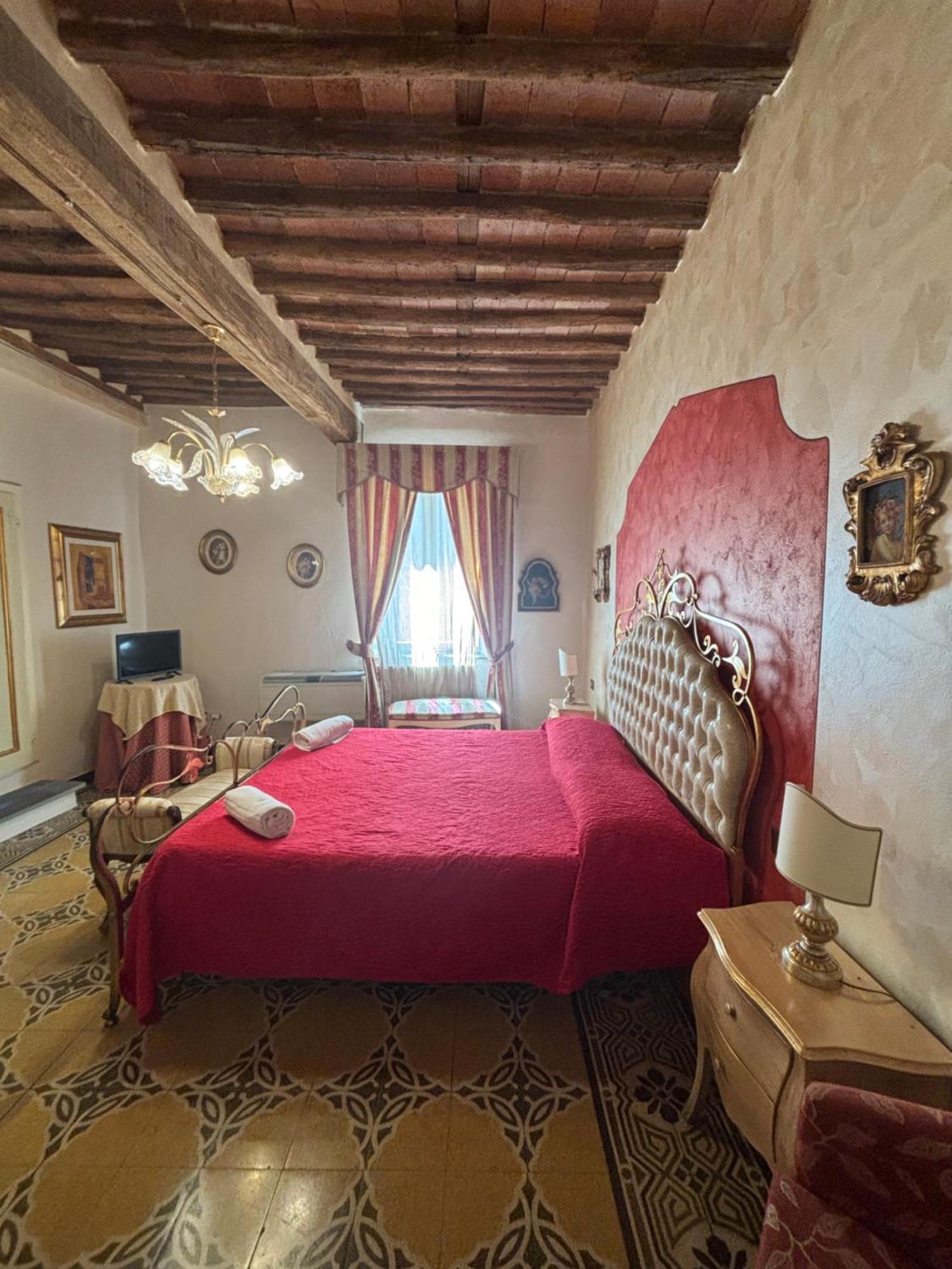 Antica Residenza Santa Chiara -City Center Lucca Bagian luar foto