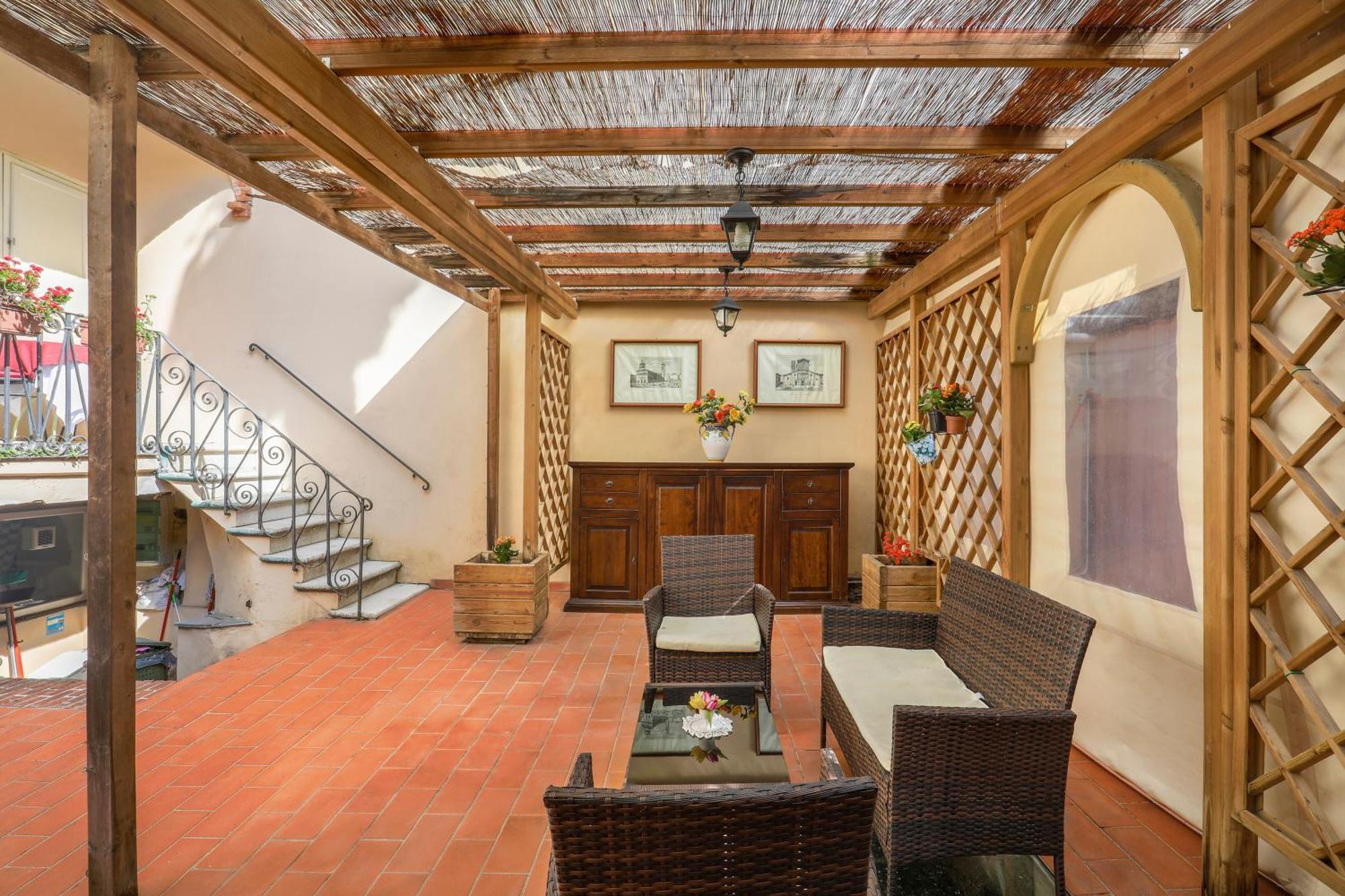 Antica Residenza Santa Chiara -City Center Lucca Bagian luar foto