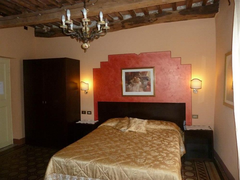 Antica Residenza Santa Chiara -City Center Lucca Bagian luar foto