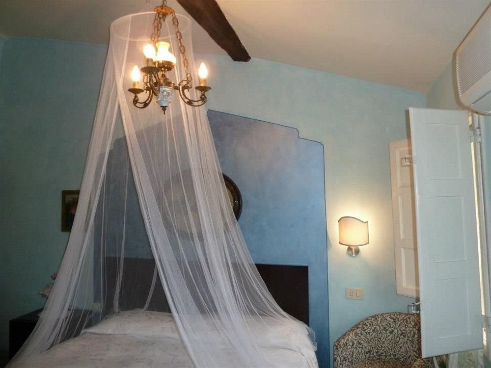 Antica Residenza Santa Chiara -City Center Lucca Bagian luar foto